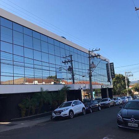 Hotel E Restaurante Canta Galo Jacarezinho Eksteriør billede