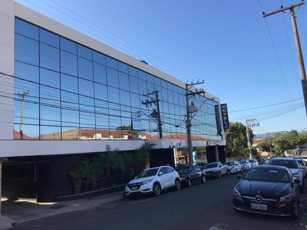 Hotel E Restaurante Canta Galo Jacarezinho Eksteriør billede